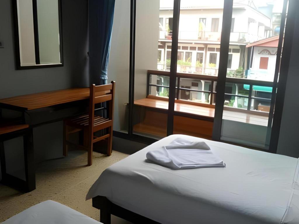 Chomtrang Hotel Buitenkant foto